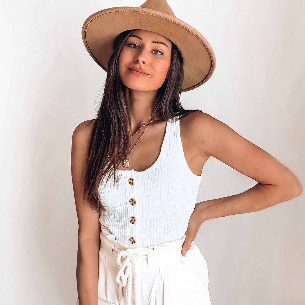 NWT White Ribbed Sweater knit Tank buttons cropped